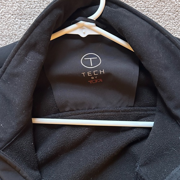 Men’s size Medium black Tumi soft shell jacket (like a Northface/Patagonia). - Picture 2 of 6